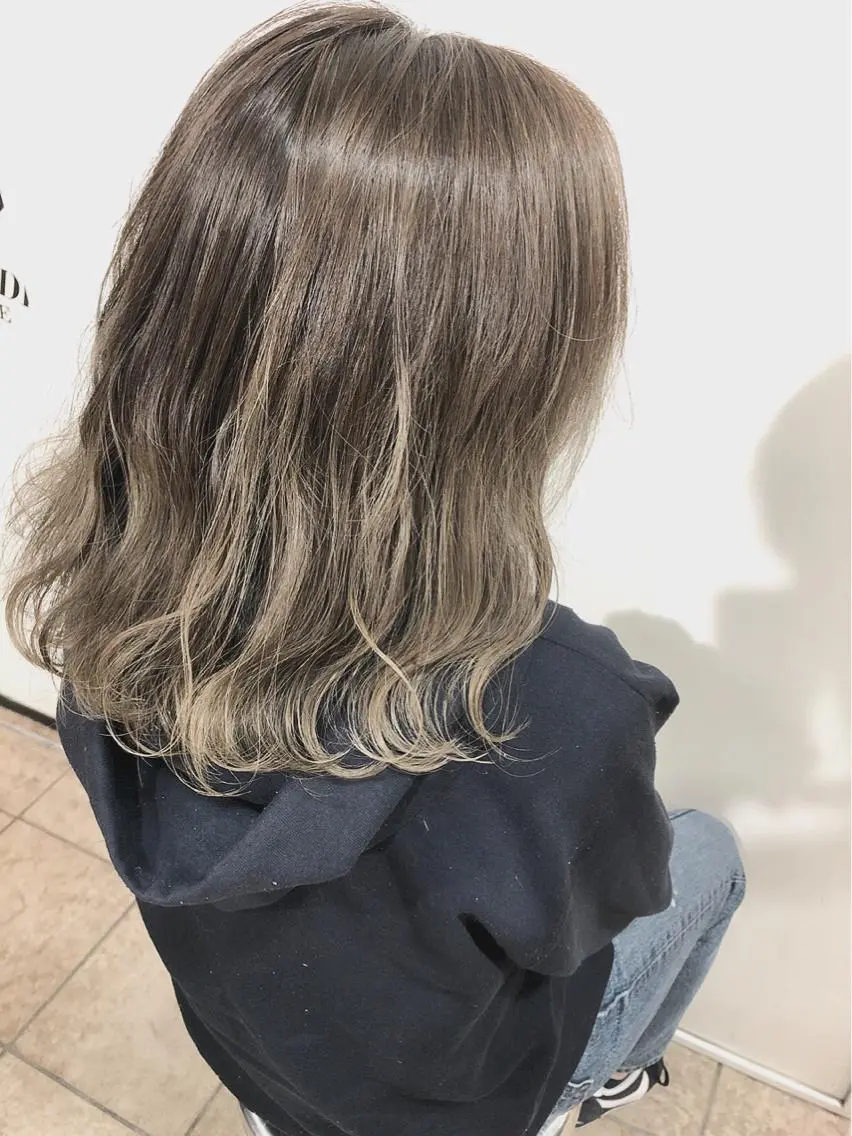 カラー グラデーションカラー ハイライトカラー 夜23時まで予約🉑 reverieあきらのヘアスタイル