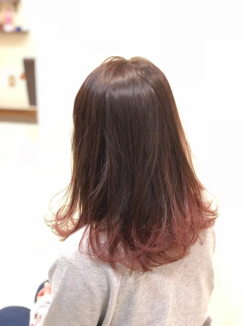 ロング カラー 中川 茜里のヘアスタイル