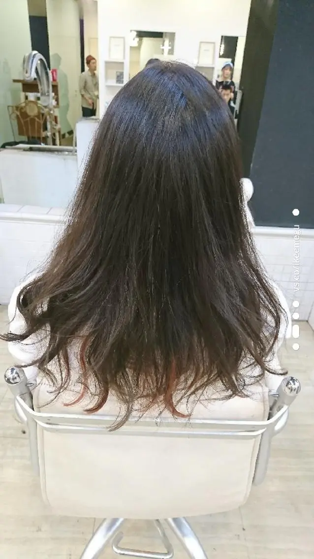 カラー ロング 透明感カラー インナーカラー ピンクカラー 池田 恵久美のヘアスタイル