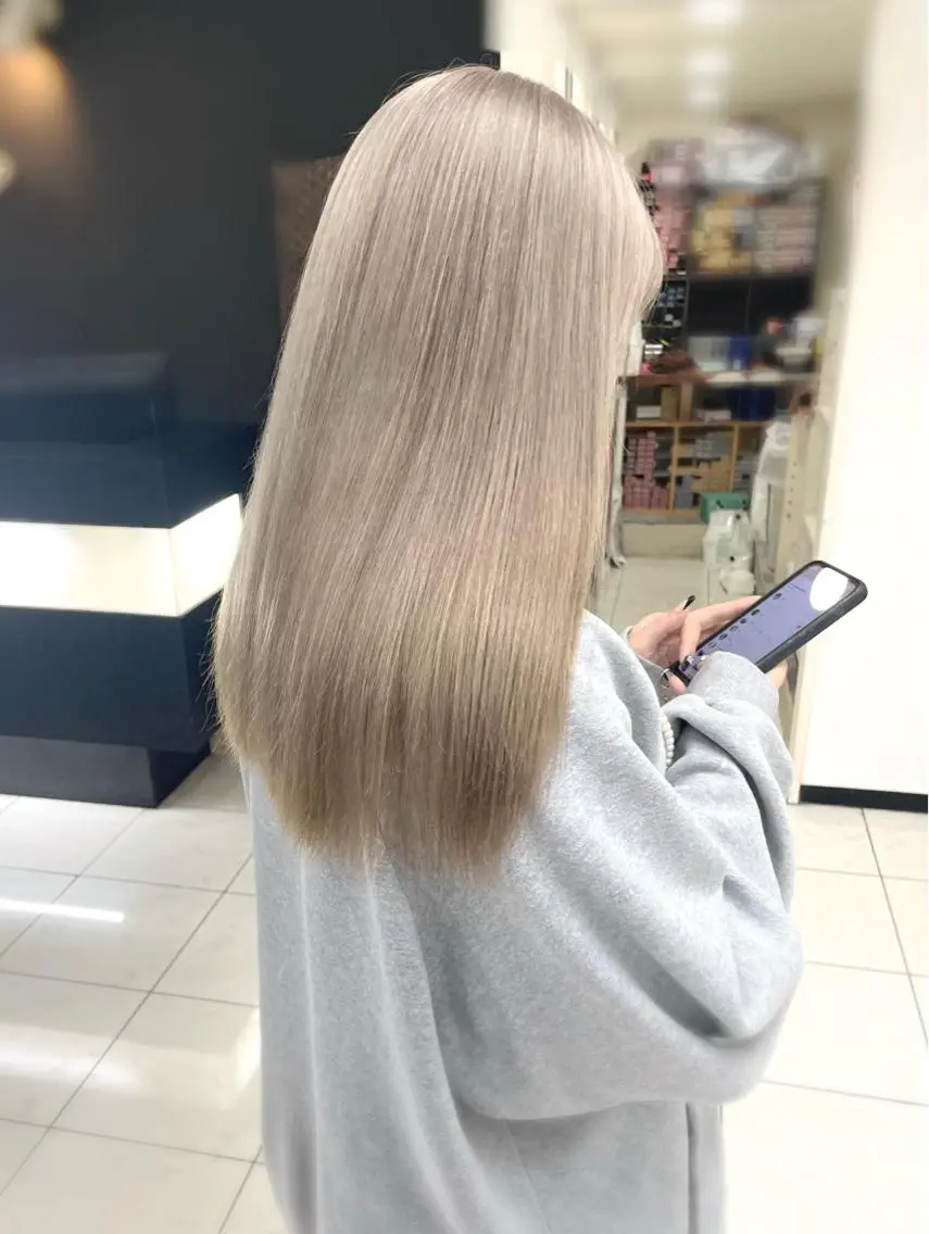 セミロング カラー シールエクステ ブリーチ ケアブリーチ ダブルカラー ハイトーンカラー ヘアカラー トリートメント ハイトーンエクステ 🎩カズキ🎩のヘアスタイル