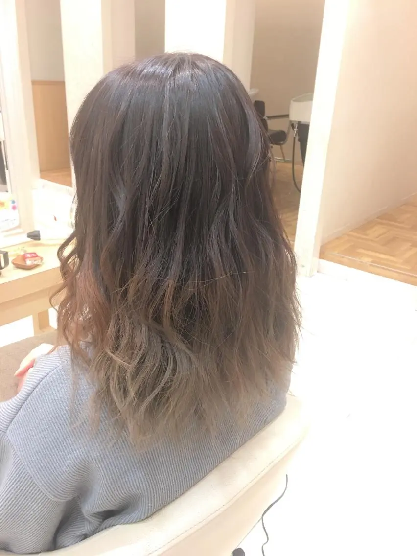 ミディアム カラー アッシュ グラデーションカラー グレージュ 小田原NO1 美容師 飯田飛翔のヘアスタイル