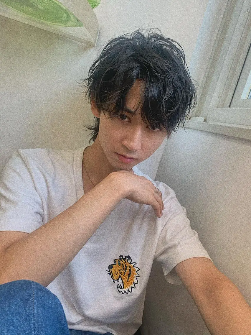 ミディアム パーマ メンズ 三矢 ちなつのヘアスタイル