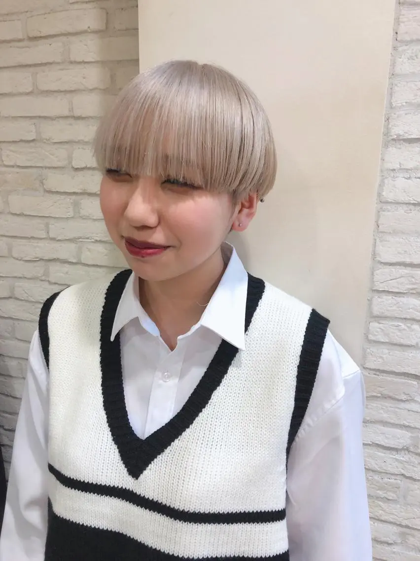 ショート カラー ベージュカラー ブリーチ ホワイトベージュ HAUS 片山みほのヘアスタイル