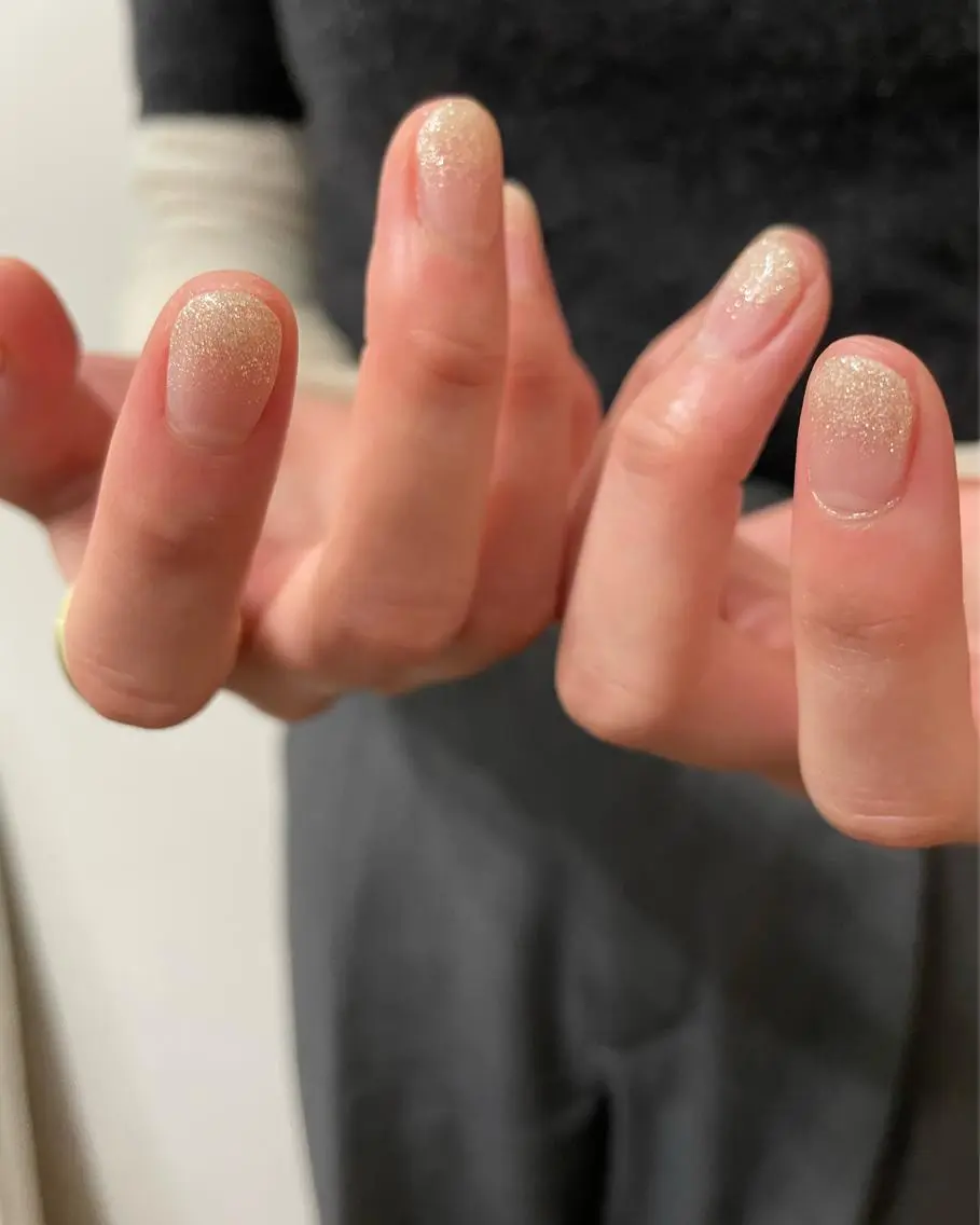 ネイル ホワイト ハンドネイル フットネイル kiii.__ ✴︎*のネイルデザイン