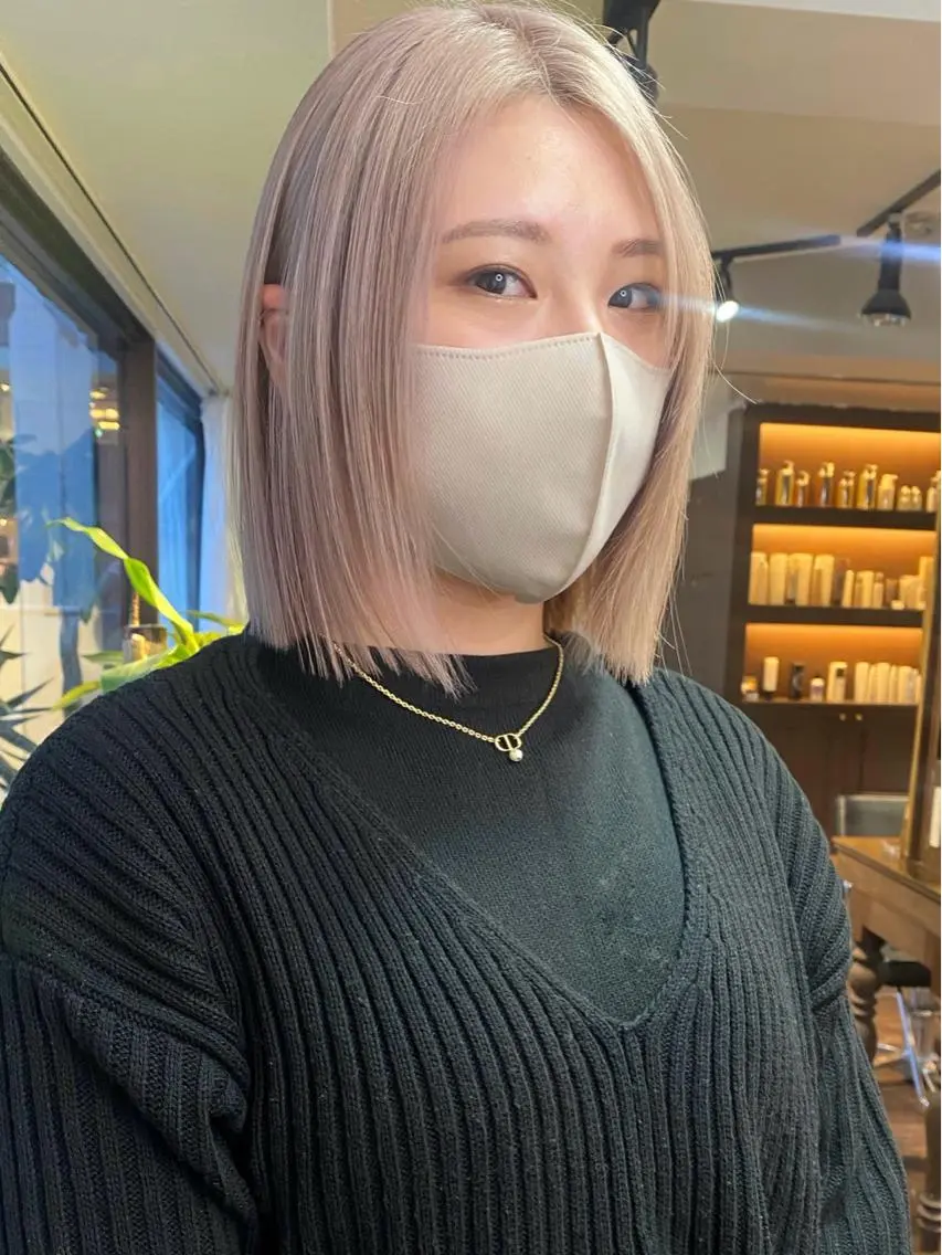 ミディアム カラー ヘアアレンジ 切りっぱなしボブ ベージュカラー ブリーチ ダブルカラー ミルクティーベージュ カット ヘアカラー トリートメント レイヤーカット×髪質 改善🇰🇷シオリのヘアスタイル