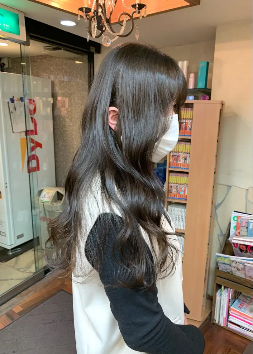 セミロング カラー ベージュカラー ブリーチ ブリーチなしカラー オリーブベージュ 矢野 晃平のヘアスタイル
