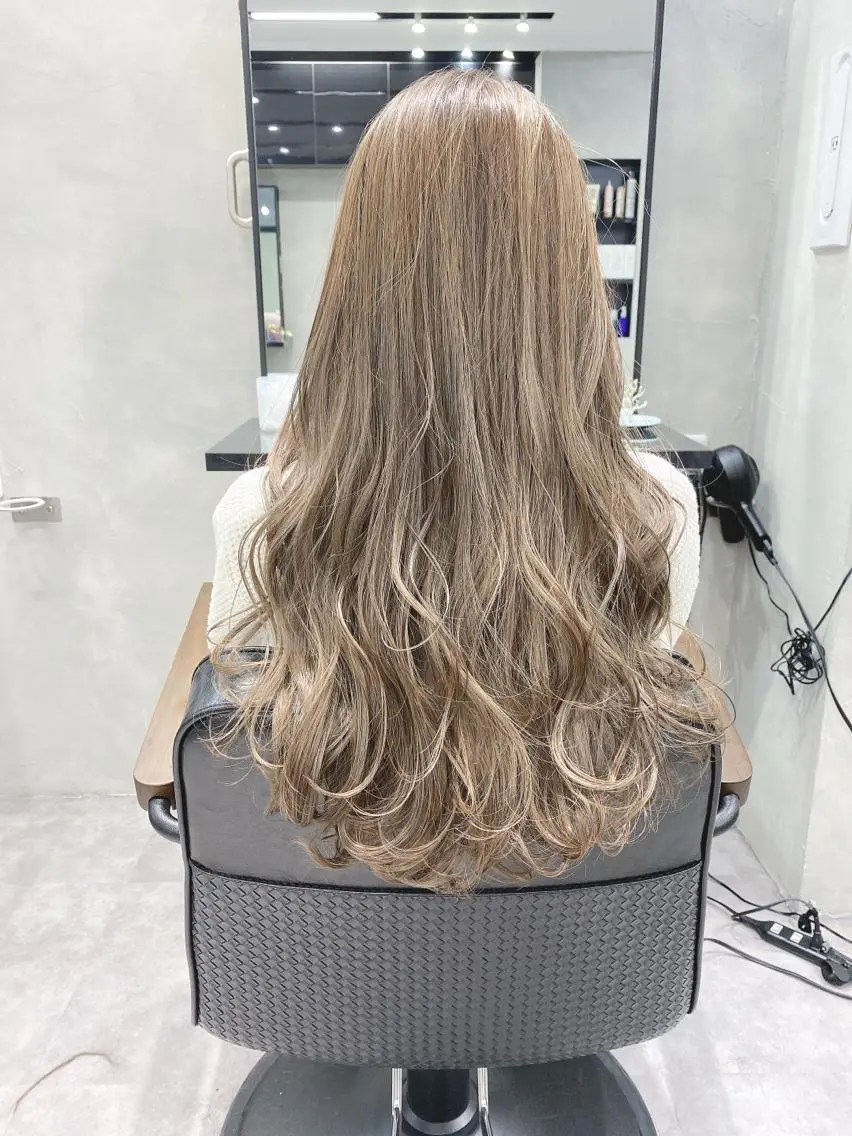 ロング カラー バレイヤージュ ブリーチ ケアブリーチ デザインカラー ダブルカラー カット トリートメント 艶髪/縮毛矯正 特化　ヒトシのヘアスタイル