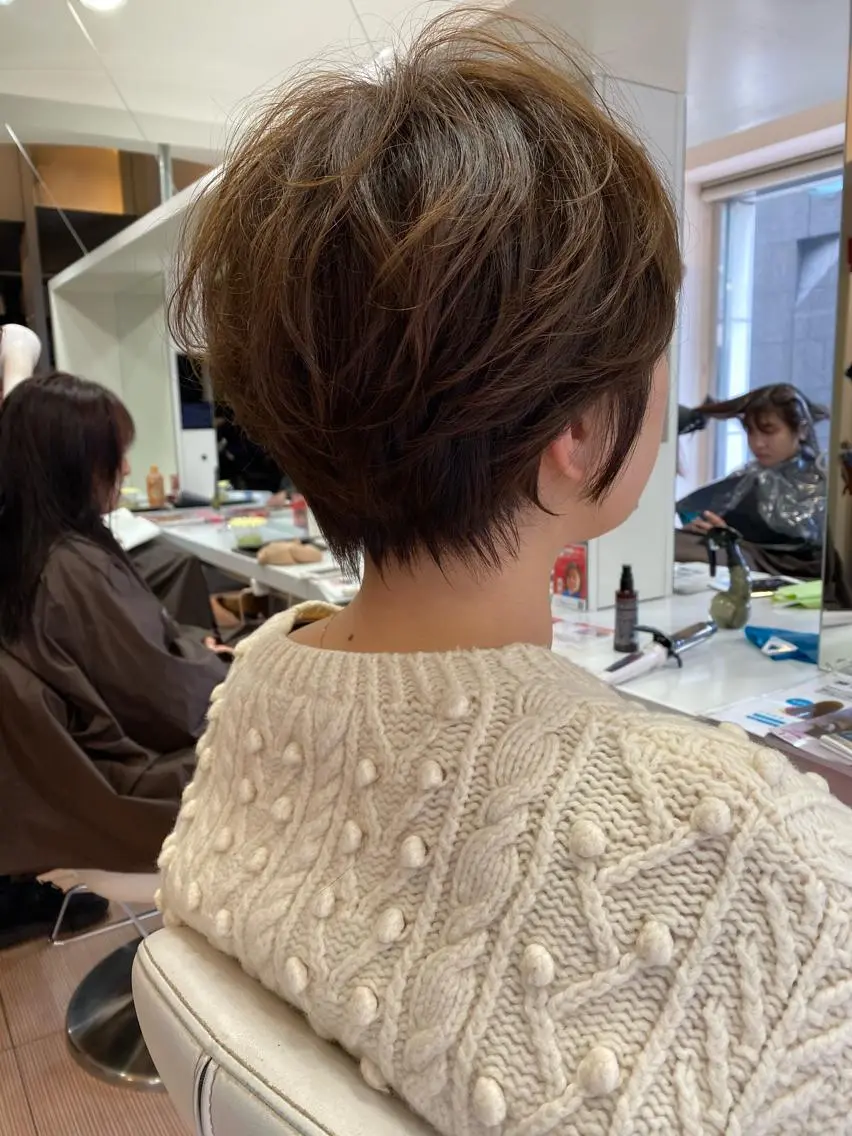 ショート カラー 癖毛女子が大変身✨ 美髪メイク美容師のヘアスタイル
