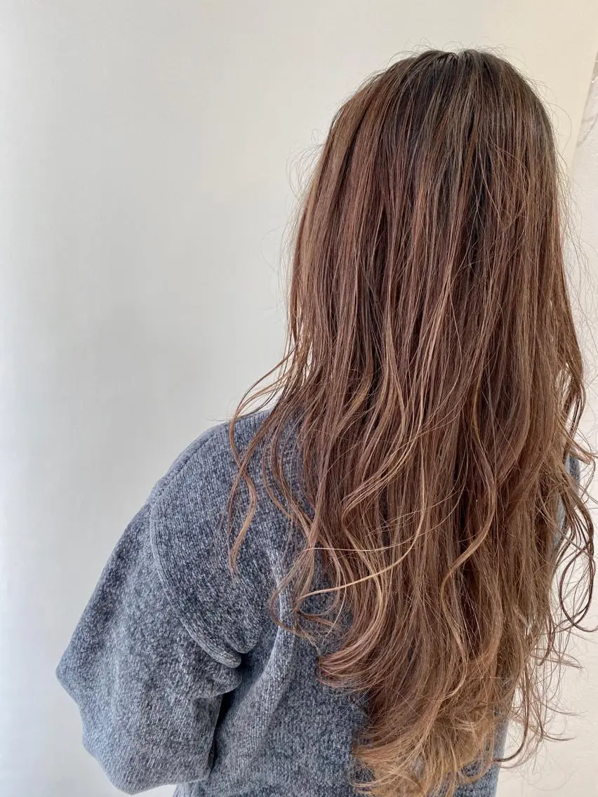 ロング カラー ベージュカラー ダブルカラー ハイライトカラー ハイライト カット ヘアカラー トリートメント Kazu .Kのヘアスタイル