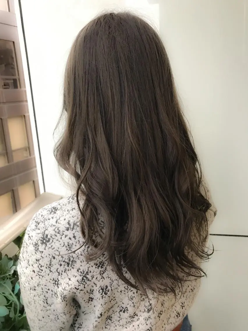 セミロング カラー ヘアアレンジ グレージュ ハイライトカラー イルミナカラー ハイライト 🌈髪質改善💕 縮毛矯正✨青木まで✨のヘアスタイル