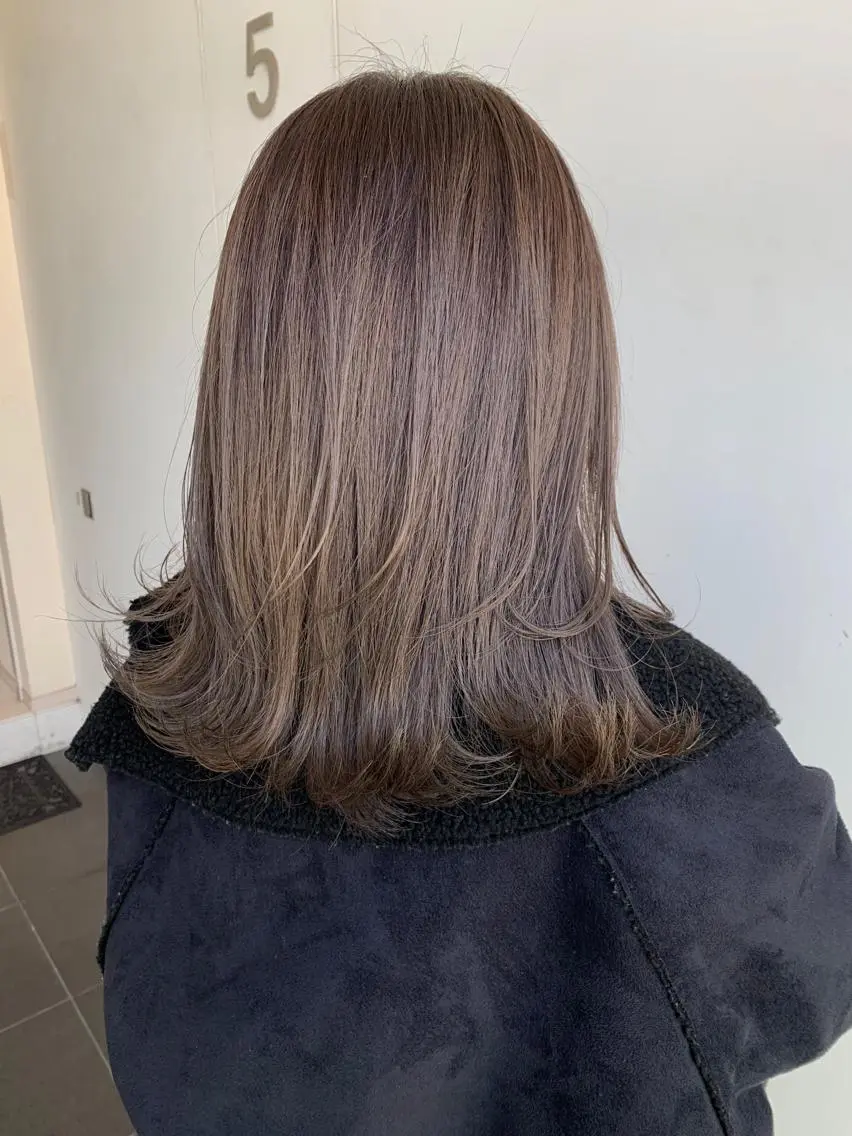 ショート カラー ダブルカラー グレージュ ボブ 外ハネヘア 中塚 義人のヘアスタイル