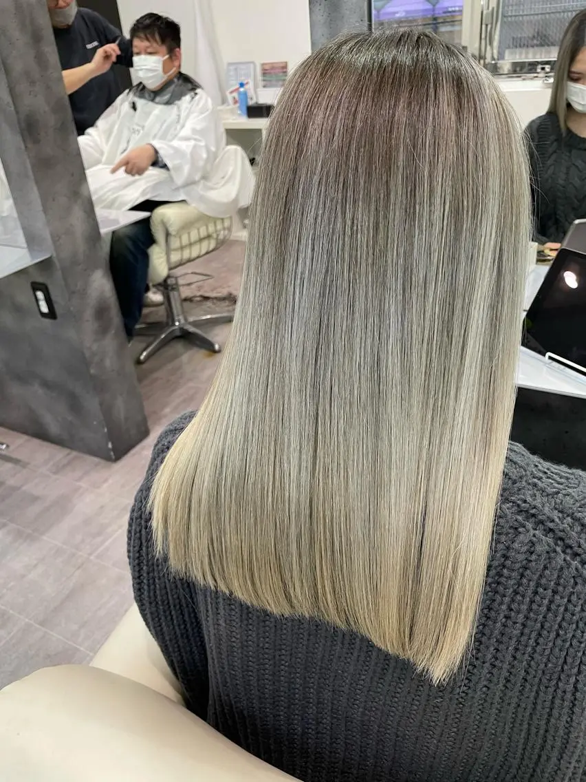 ミディアム Merlyosaka 早川未来のヘアスタイル