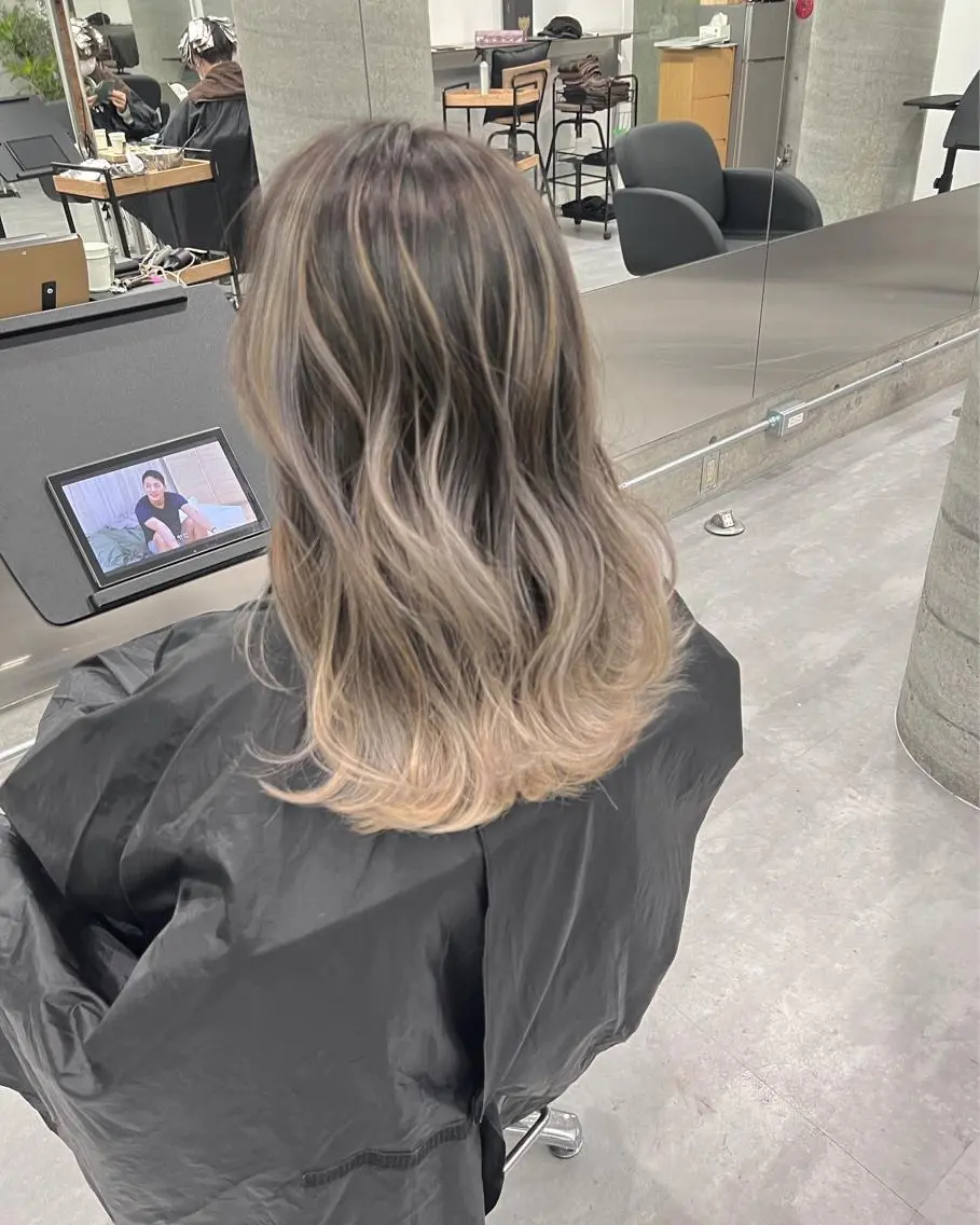 セミロング カラー ブリーチ ヘアカラー トリートメント 艶髪✨ブリーチ職人 yasuのヘアスタイル