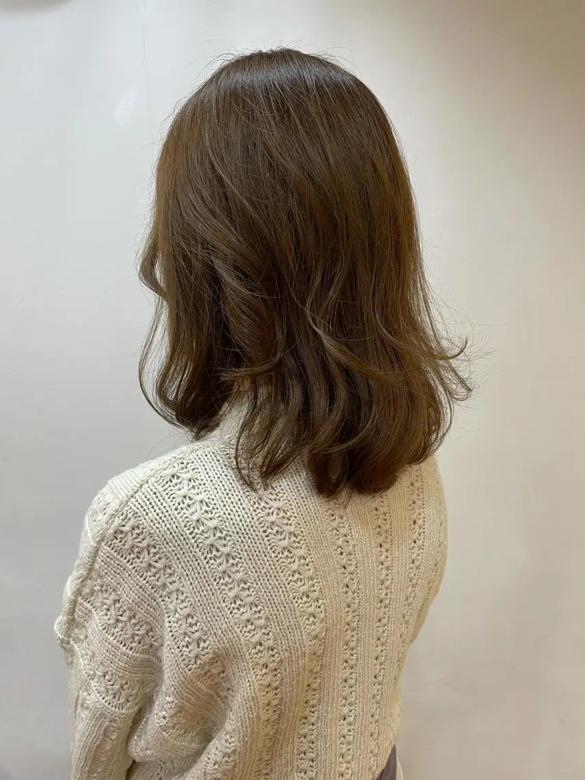 セミロング カラー あずまぐち めぐみのヘアスタイル