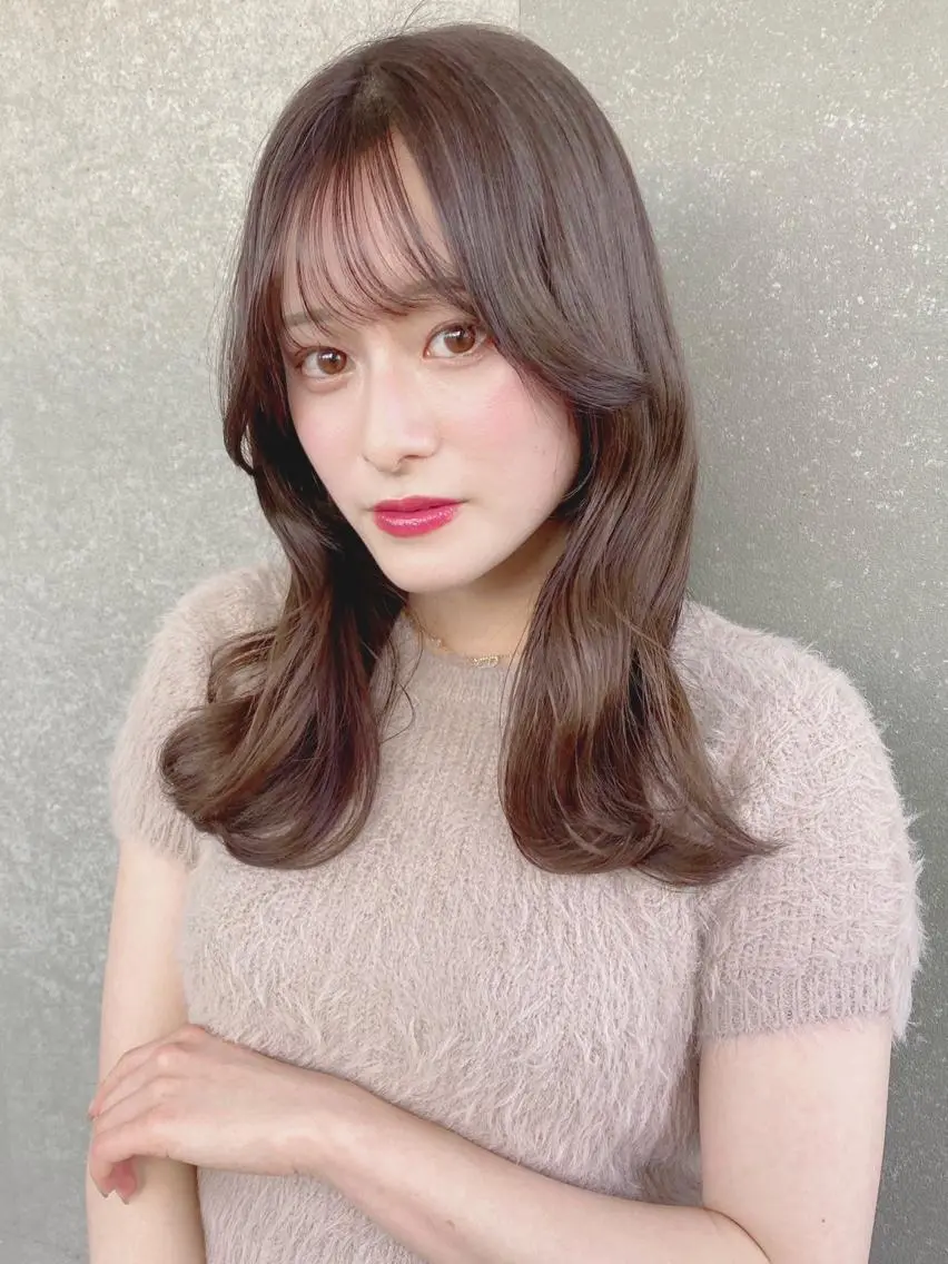 セミロング カット ヘアカラー トリートメント 山本翔一郎 韓国顔周りレイヤーのヘアスタイル