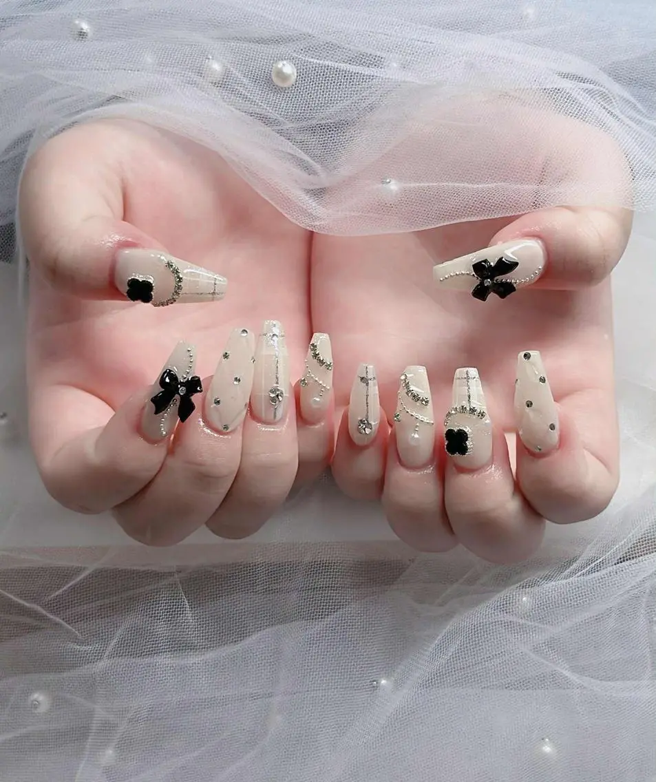 ネイル フレンチネイル ジェルネイル ハロウィン 韓国ネイル マグネットネイル ハンドネイル H.baby Nail Salonのネイルデザイン