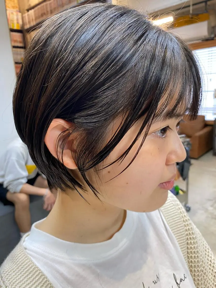 ショート 顔周りカット レイヤーカット ショートヘア 小顔カット カット トリートメント マツダテ ホノカのヘアスタイル
