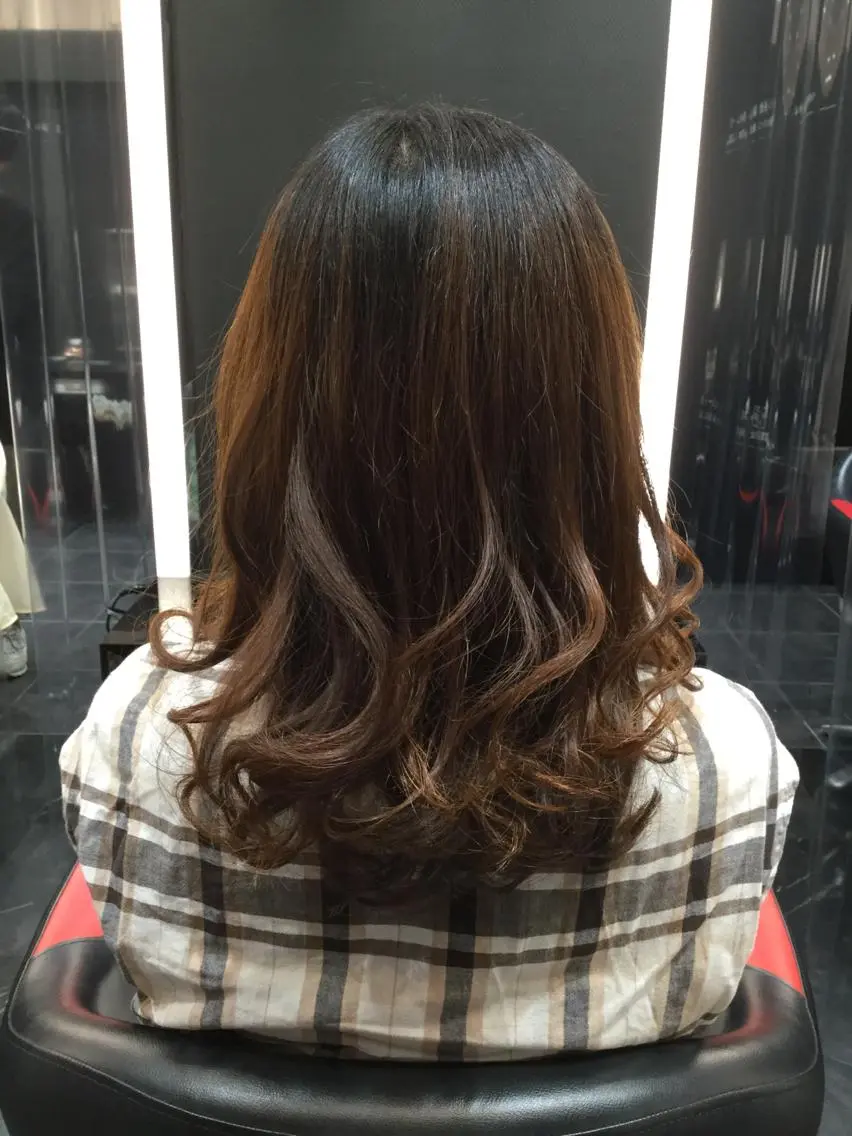 セミロング カラー パーマ Annon プライベートサロンのヘアスタイル