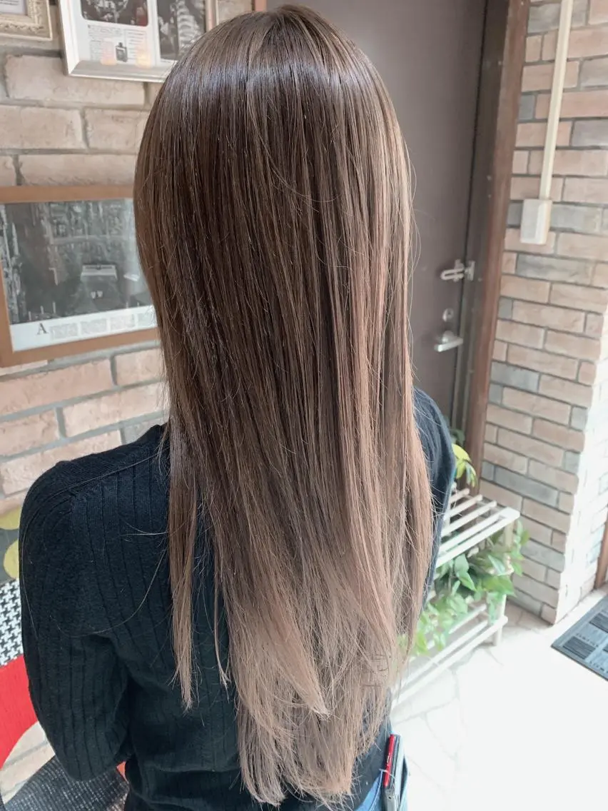 ロング カラー ヘアアレンジ アッシュ バレイヤージュ ホワイトアッシュ レイヤーカット VIM hairおもろまち店のヘアスタイル