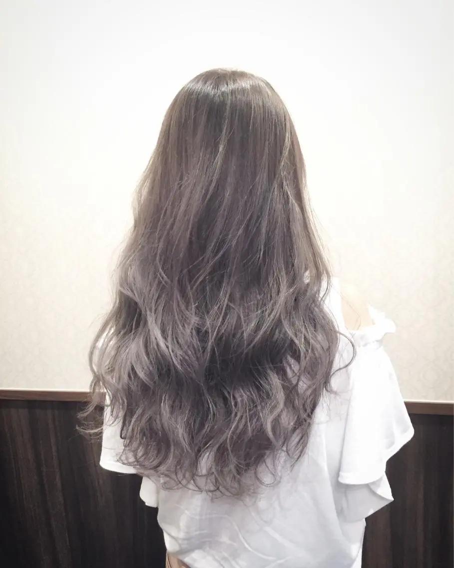 ロング カラー グレージュ ミルクティーグレージュ メンズ特化美容師 カラー専門ぺーターのヘアスタイル