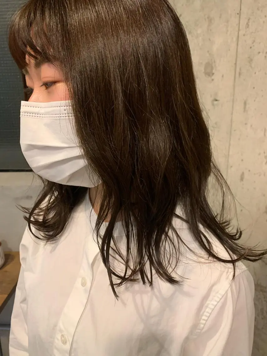 セミロング ブリーチなしWカラー /地毛風/小林凪沙のヘアスタイル