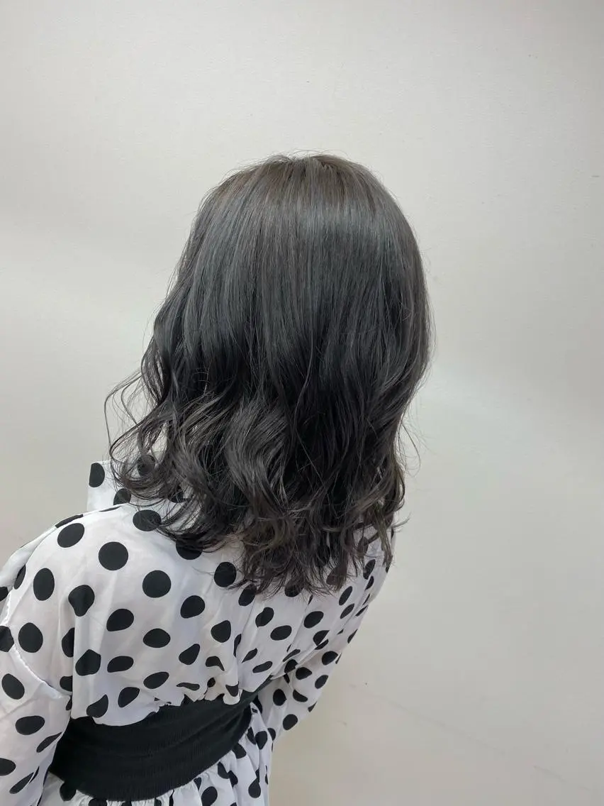 ミディアム カラー カット ヘアカラー トリートメント AKI💛 すみれのマツエク・マツパデザイン
