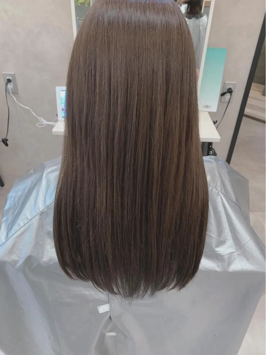 ロング カラー アッシュ ベージュカラー ブリーチ 透明感カラー ブリーチなしカラー カット ヘアカラー トリートメント 尾曲 晃直のヘアスタイル