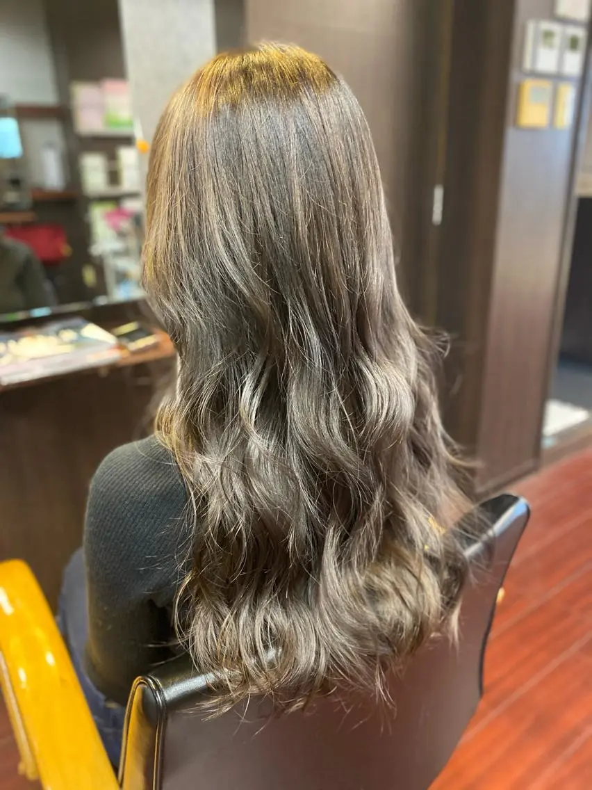 ロング カラー ヘアアレンジ Luzir⭐︎ GEN⭐︎のヘアスタイル