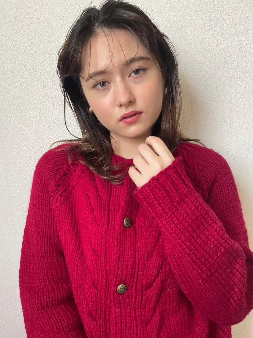 ミディアム カラー ボブレイヤー ベージュカラー ブリーチ 透明感カラー グレージュ 🩰オリーブ/ ベージュ松本咲花🩰のヘアスタイル
