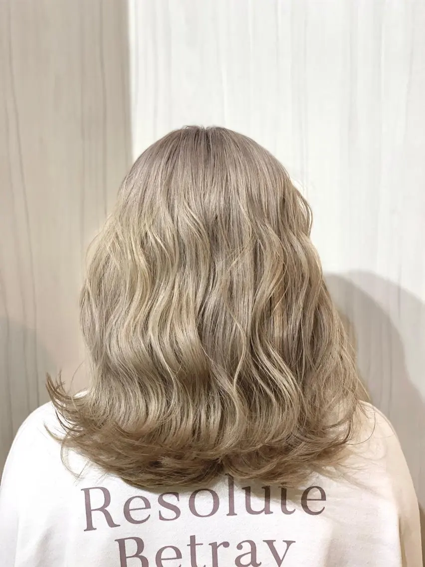 セミロング カラー ヘアアレンジ ✨錦糸町ブリーチ/ ホワイトカラー皇気✨のヘアスタイル