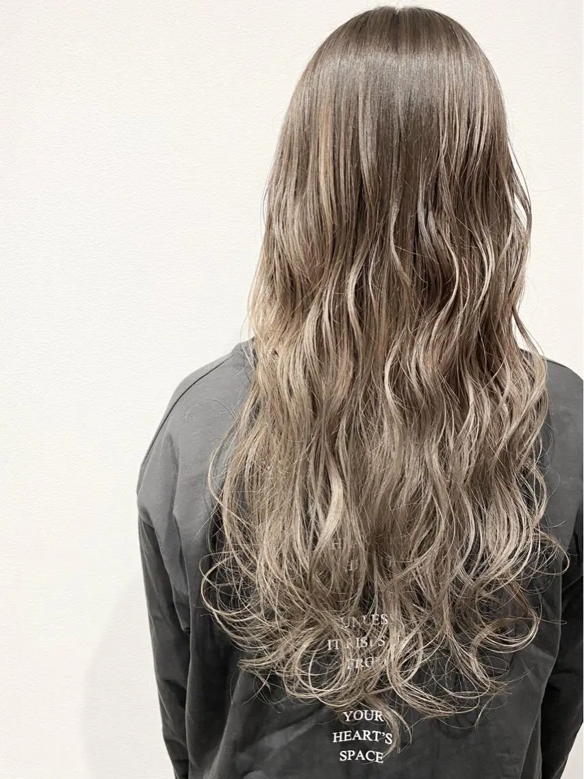 ロング ヘアカラー MYRTLE TSUNODAのヘアスタイル