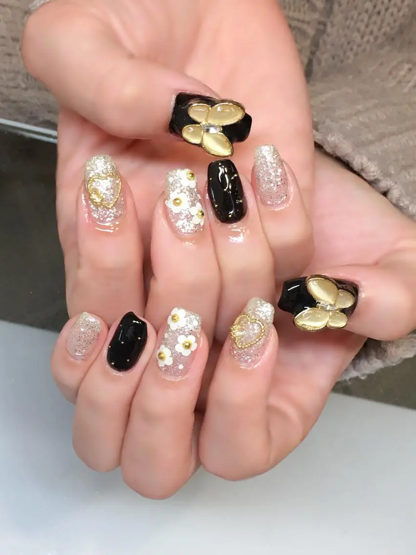 ネイル アートネイル ジェルネイル キラキラネイル ワンホンネイル 冬ネイル Nyanco Nailのネイルデザイン