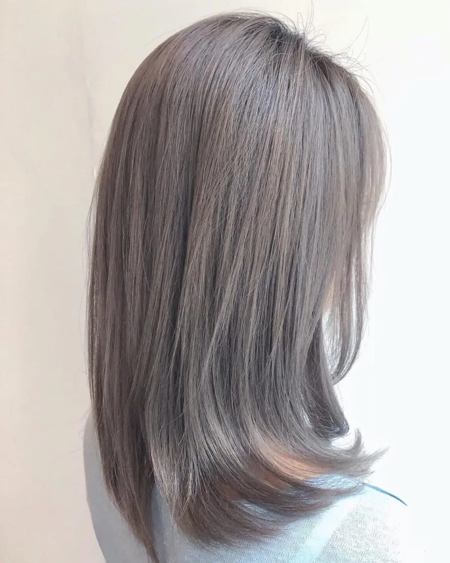 セミロング カラー アッシュ ブリーチ ブリーチなしカラー ヘアカラー トリートメント CoCooN minamiのヘアスタイル