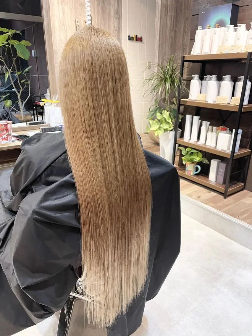 ロング カラー ベージュカラー ブリーチ 髪質改善で 憧れの潤艶美髪にのヘアスタイル