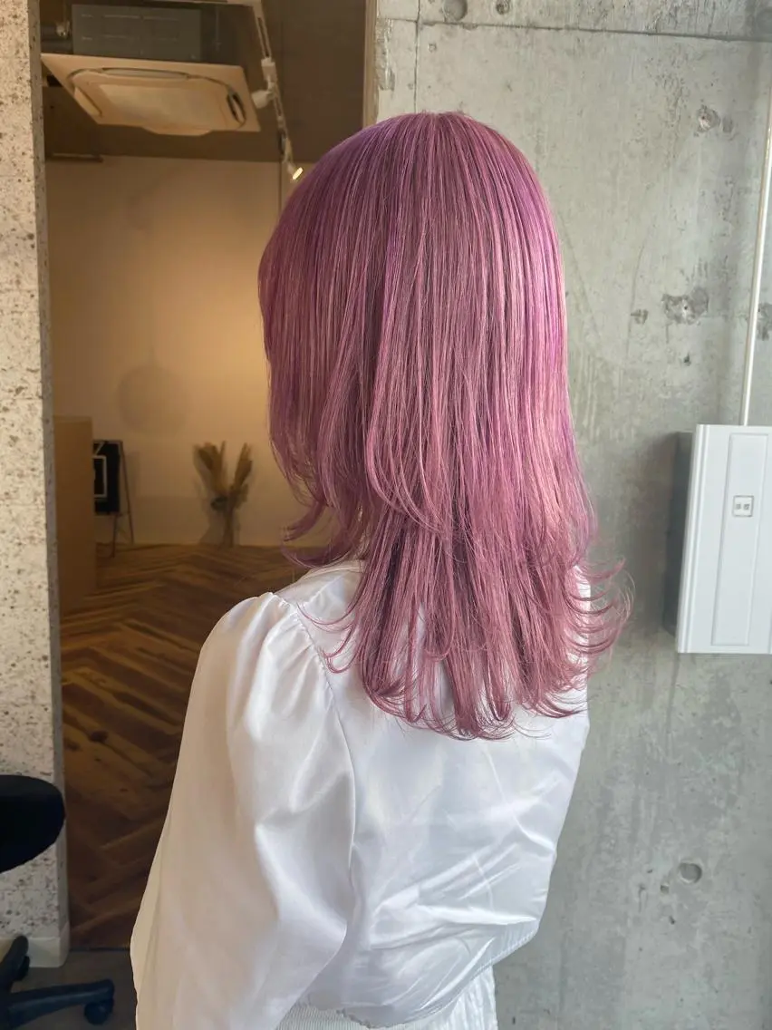 ミディアム カラー ヘアアレンジ ピンクカラー カット ヘアカラー トリートメント lani ブリーチ /ダブルカラーのヘアスタイル