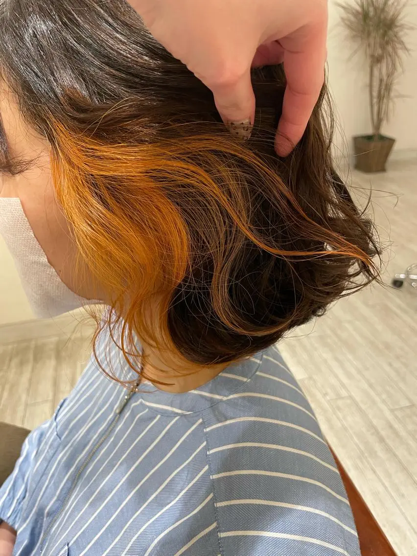ショート カラー ブリーチ イヤリングカラー オレンジ 村山 かほのヘアスタイル