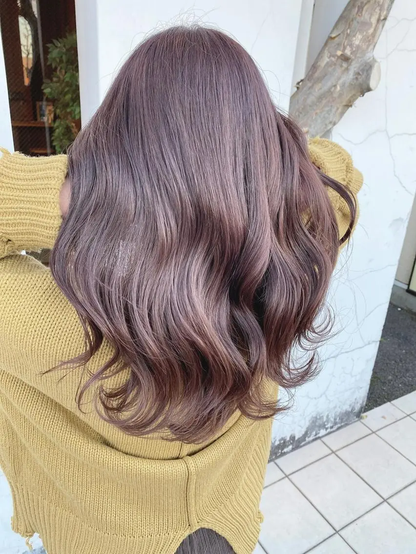 ロング ラベンダーベージュ ヘアカラー 具志 正太のヘアスタイル