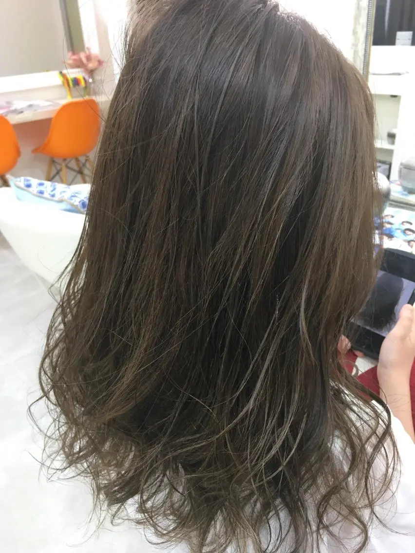 セミロング カラー 髪質改善 中川 翔のヘアスタイル