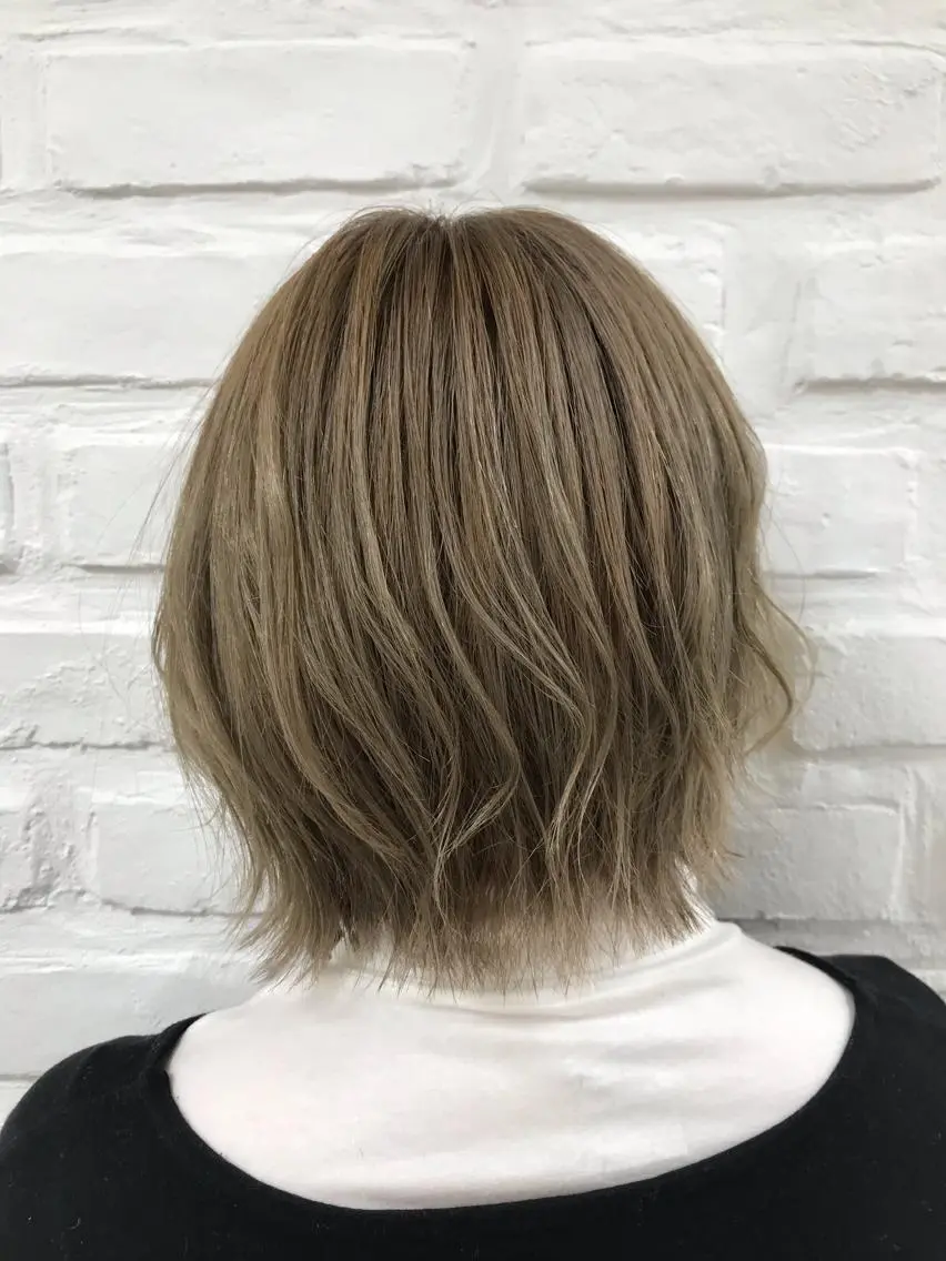 ミディアム カラー ベージュカラー ブリーチ ミルクティーベージュ 【暖色カラー特化】 中山由梨のヘアスタイル