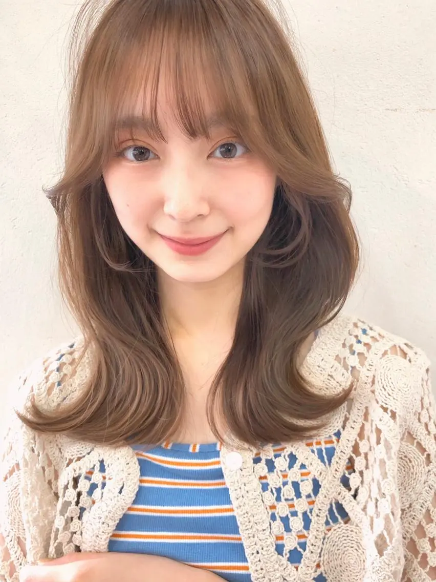 セミロング カラー くびれヘア 顔周りカット 韓国風ヘア カット ヘアカラー トリートメント トレンドヘア🌿 chinariのヘアスタイル