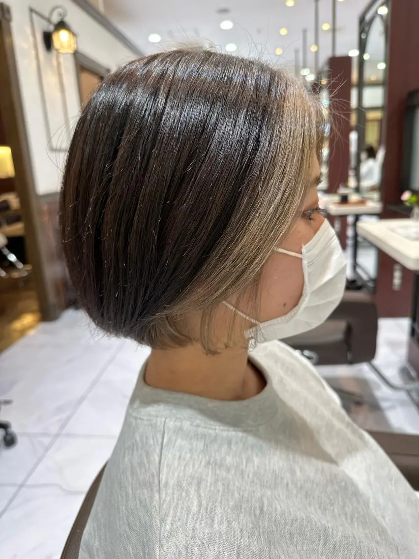 ショート カラー ミストバング ブリーチ  フェイスフレーミング 七井 香奈 (なないかな)のヘアスタイル