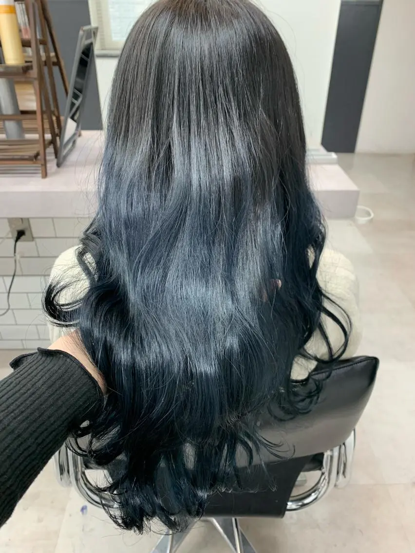 ロング カラー 黒髪 ブルーカラー ブルーブラック ネイビーカラー 🌸MAYU🌸 ハイトーン➕レイヤーのヘアスタイル