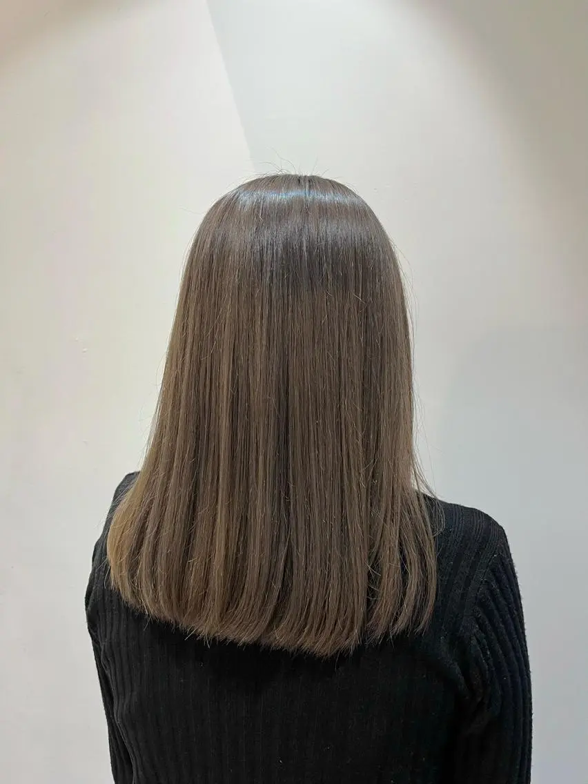 セミロング カラー 山本 佳奈のヘアスタイル