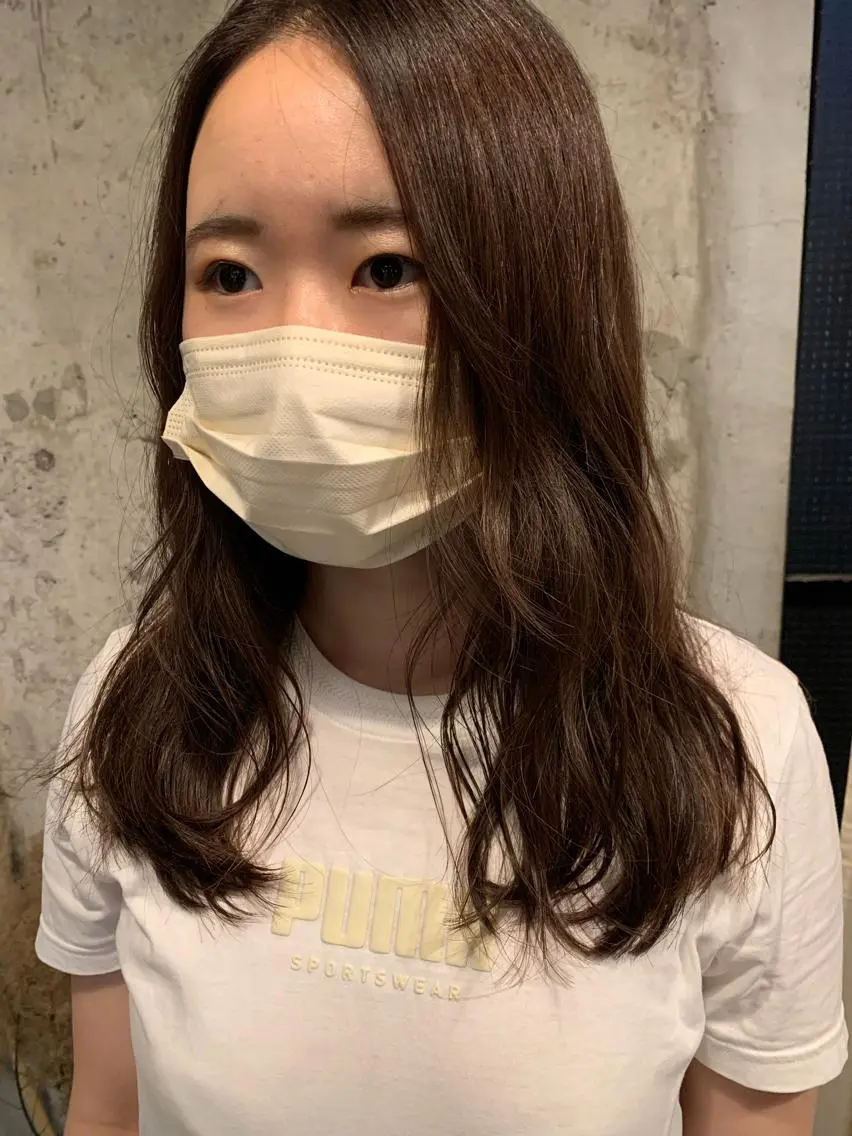 セミロング ブリーチなしWカラー /地毛風/小林凪沙のヘアスタイル