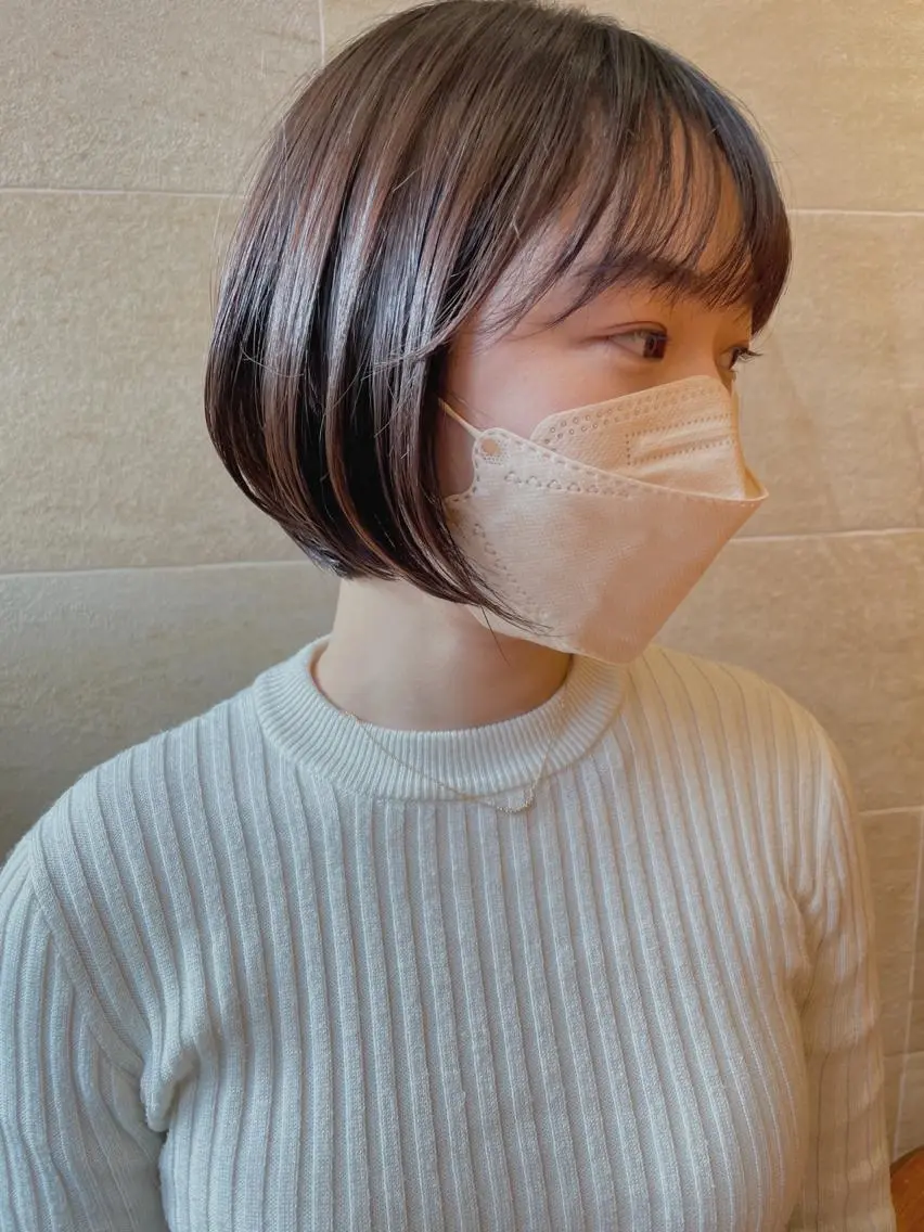 ショート ショートボブ 丸みショート ボブ ショートヘア 白髪ぼかしハイライト 脱白髪染めのヘアスタイル