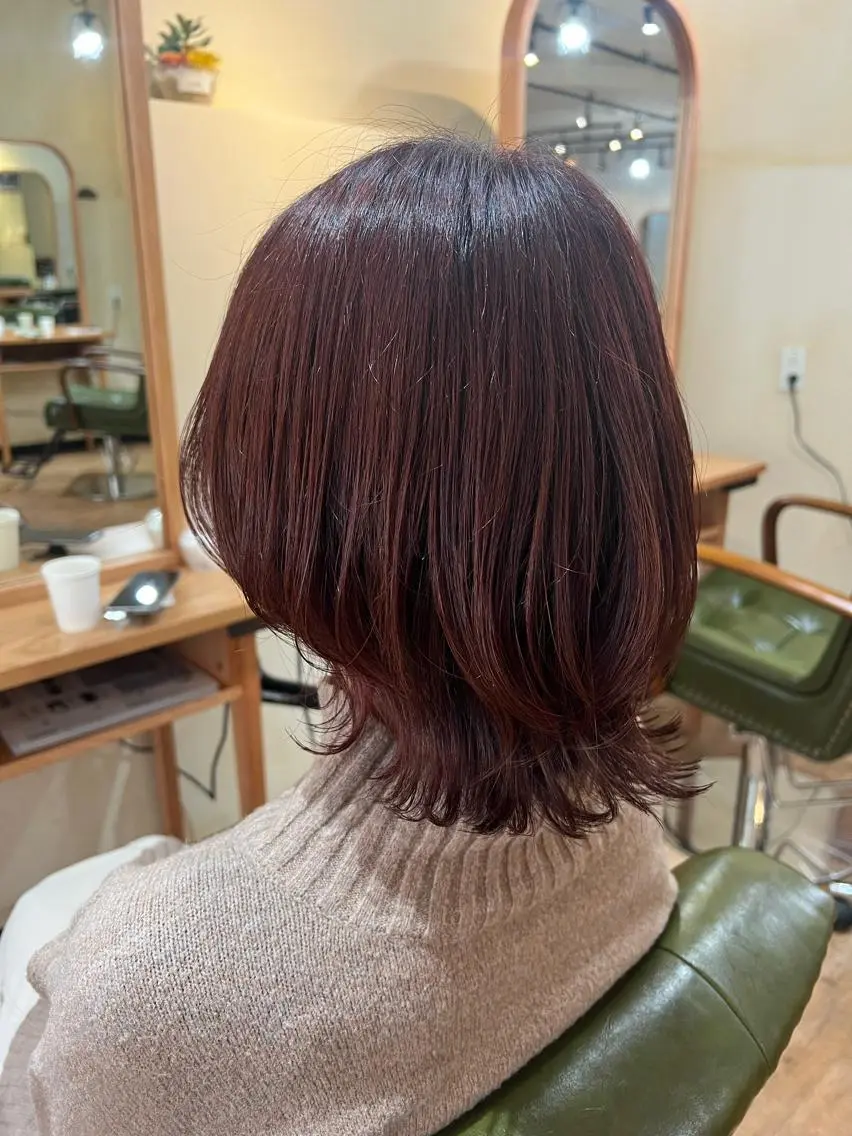 ミディアム カラー ベージュカラー ピンクカラー ピンクベージュ くびれヘア ウルフカット カット ヘアカラー トリートメント TAI透明カラー 柔らかい縮毛矯正のヘアスタイル