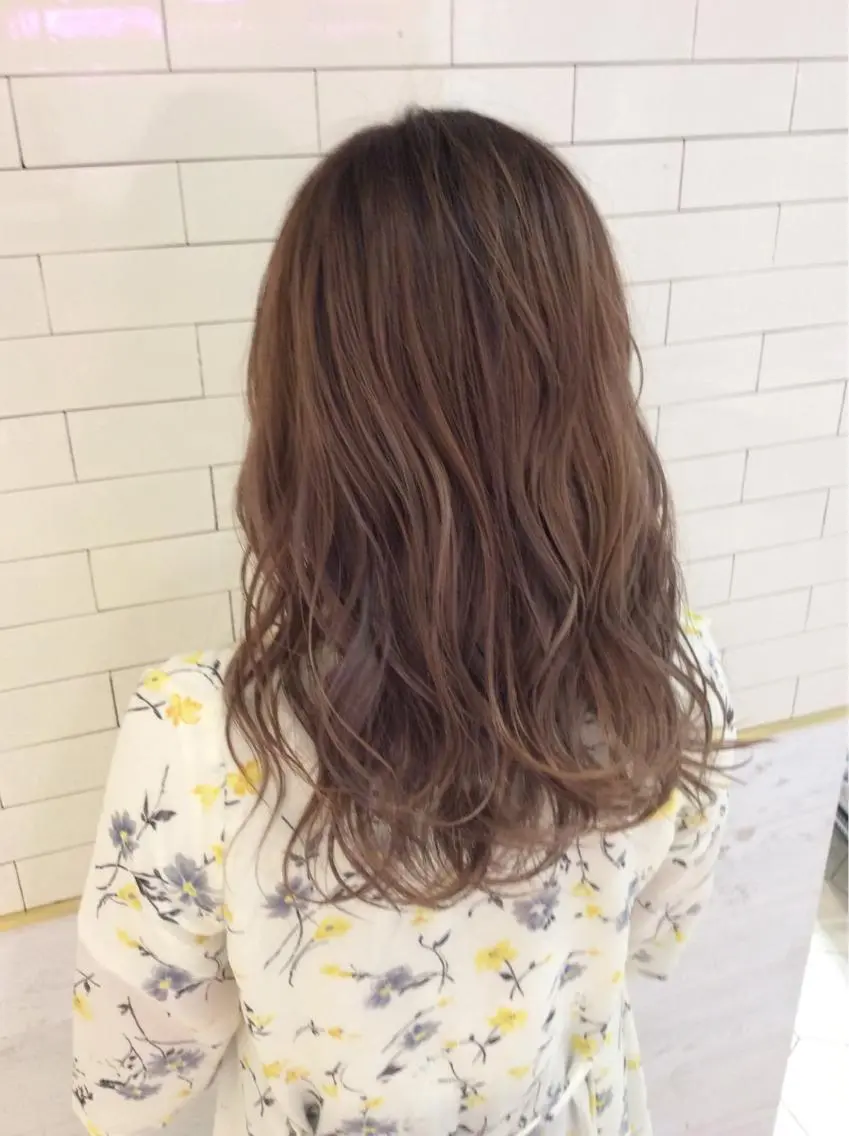 ミディアム カラー レイヤーカット× 髪質改善たもりのヘアスタイル