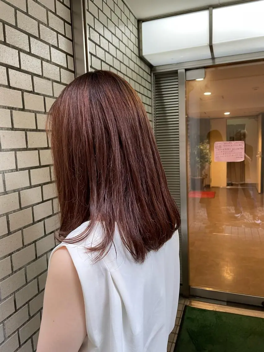 ミディアム シンプル 美容室のヘアスタイル