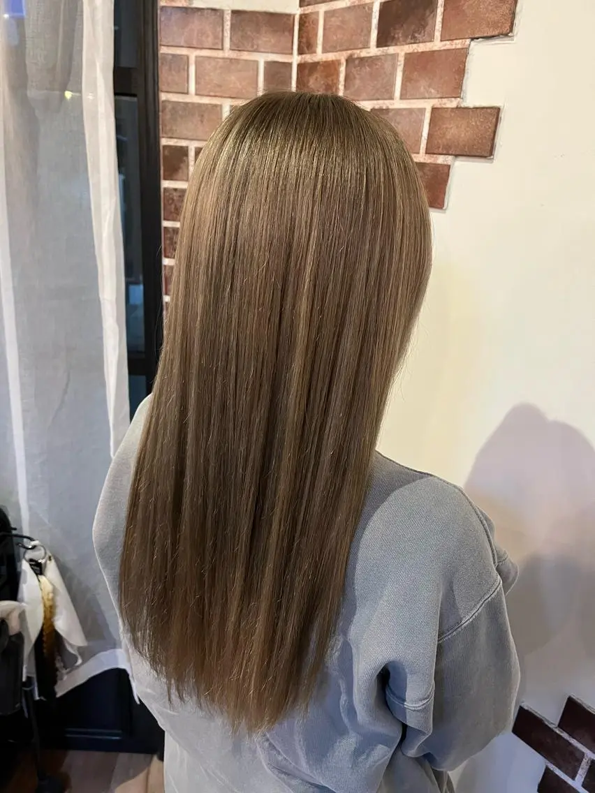 カラー グレージュ 松下 詩恵里のヘアスタイル