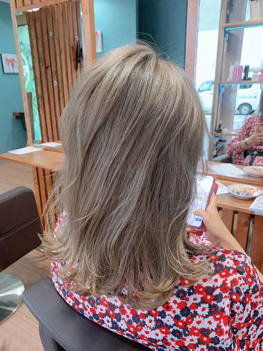 セミロング カラー カット ヘアカラー 薬師寺 優のヘアスタイル